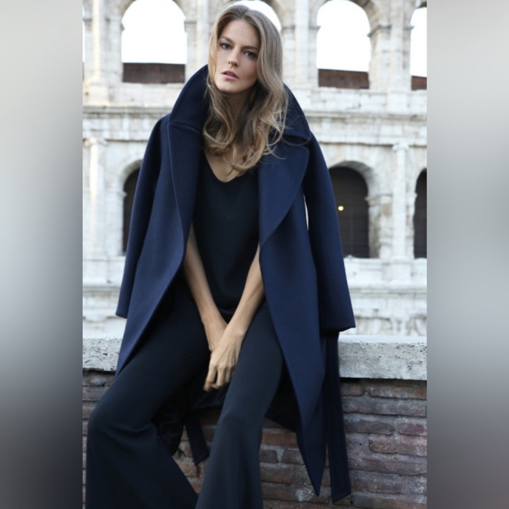 Cuyana “The Wool” Navy Blue Coat 🧥 size Medium